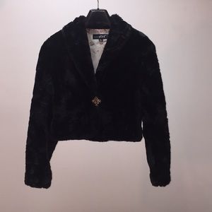 Black Faux Fur Women’s Fashion Jacket!